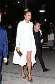 Chrissy Teigen feet photo thumbnail