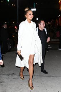 Chrissy Teigen feet photo thumbnail