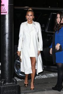 Chrissy Teigen feet photo thumbnail