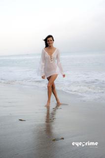 Alessandra Ambrosio feet photo thumbnail
