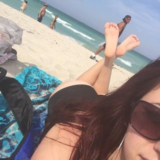 Jenelle Jcakess feet photo thumbnail