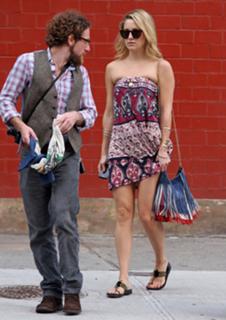Kate Hudson feet photo thumbnail