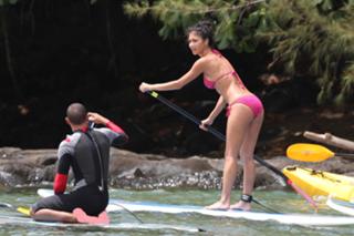 Nicole Scherzinger feet photo thumbnail