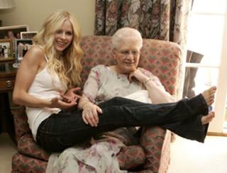 Avril Lavigne feet photo thumbnail