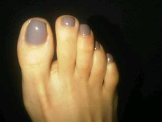 Julie Benz feet photo thumbnail