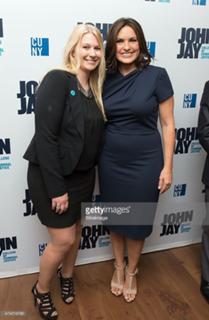 Mariska Hargitay feet photo thumbnail