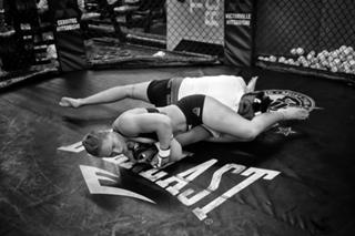 Ronda Rousey feet photo thumbnail