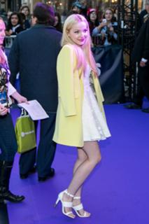 Dove Cameron feet photo thumbnail