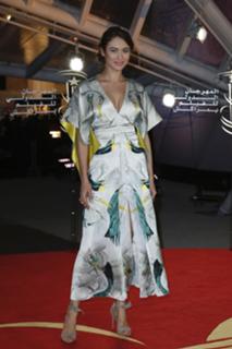 Olga Kurylenko feet photo thumbnail