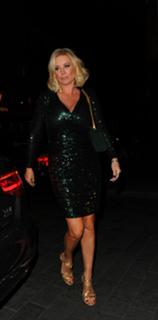 Denise Van Outen feet photo thumbnail