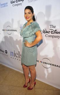 America Ferrera feet photo thumbnail