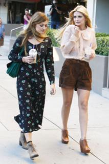 Mischa Barton feet photo thumbnail