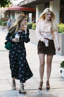 Mischa Barton feet photo thumbnail