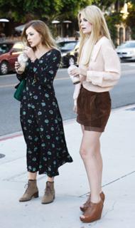 Mischa Barton feet photo thumbnail