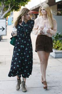 Mischa Barton feet photo thumbnail