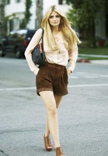 Mischa Barton feet photo thumbnail