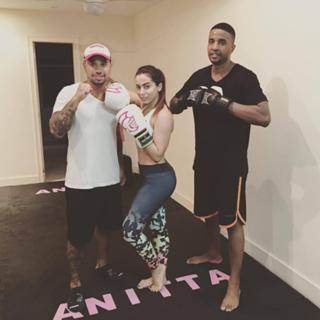 Anitta feet photo thumbnail