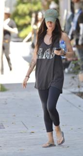 Megan Fox feet photo thumbnail