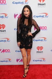 Shay Mitchell feet photo thumbnail