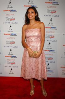 Rosario Dawson feet photo thumbnail