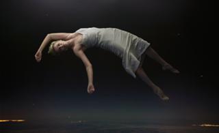 Charlize Theron feet photo thumbnail