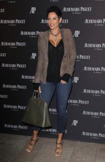Nicole Murphy feet photo thumbnail