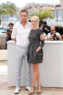 Michelle Williams feet photo thumbnail