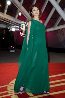 Olga Kurylenko feet photo thumbnail