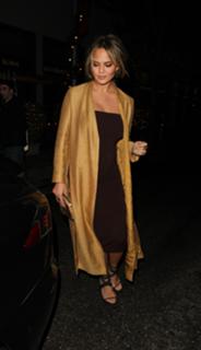 Chrissy Teigen feet photo thumbnail