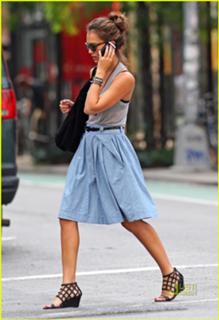 Jessica Alba feet photo thumbnail