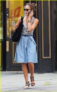 Jessica Alba feet photo thumbnail