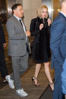 Jennifer Lawrence feet photo thumbnail