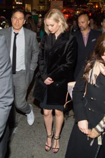 Jennifer Lawrence feet photo thumbnail