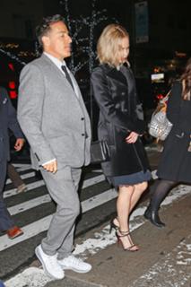 Jennifer Lawrence feet photo thumbnail