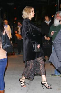 Jennifer Lawrence feet photo thumbnail