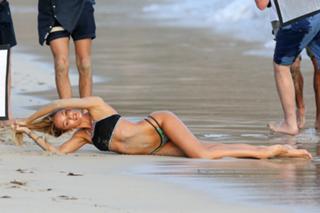 Candice Swanepoel feet photo thumbnail
