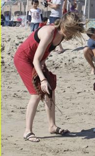 Ellen Pompeo feet photo thumbnail