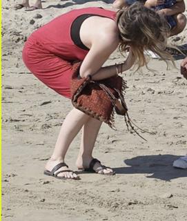 Ellen Pompeo feet photo thumbnail