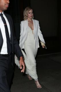Jennifer Lawrence feet photo thumbnail
