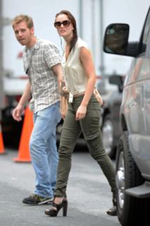 Leighton Meester feet photo thumbnail