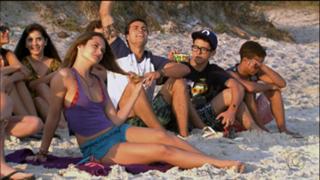 Juliana Paiva feet photo thumbnail