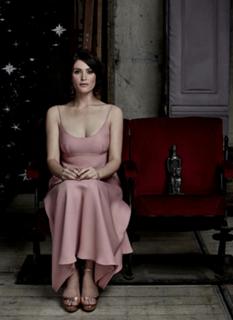 Gemma Arterton feet photo thumbnail