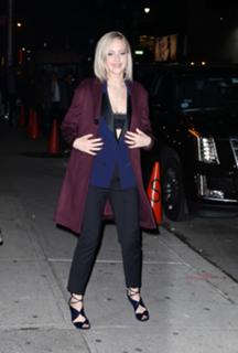 Jennifer Lawrence feet photo thumbnail