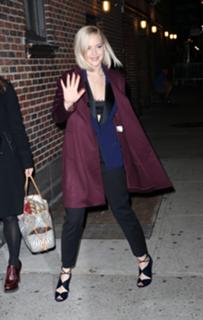 Jennifer Lawrence feet photo thumbnail