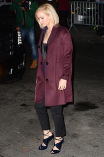 Jennifer Lawrence feet photo thumbnail