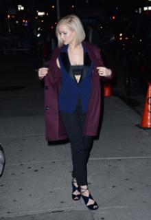 Jennifer Lawrence feet photo thumbnail