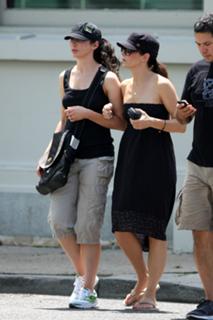 Sandra Bullock feet photo thumbnail