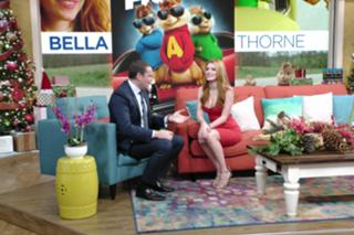 Bella Thorne feet photo thumbnail