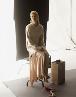 Gwyneth Paltrow feet photo thumbnail