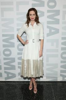Emily Blunt feet photo thumbnail